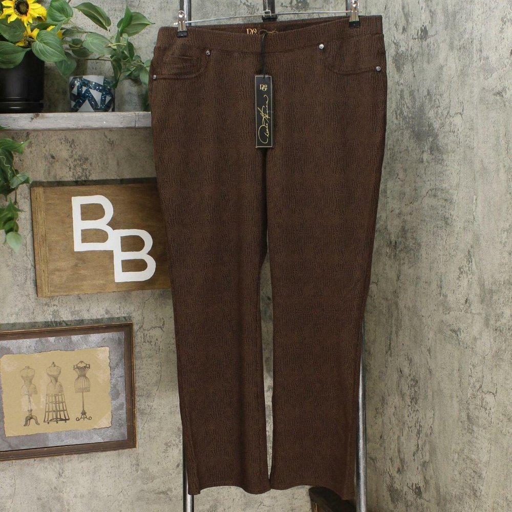 NWT Ponte Boot Cut Pants Petite Medium Crocodile - Picture 2 of 5